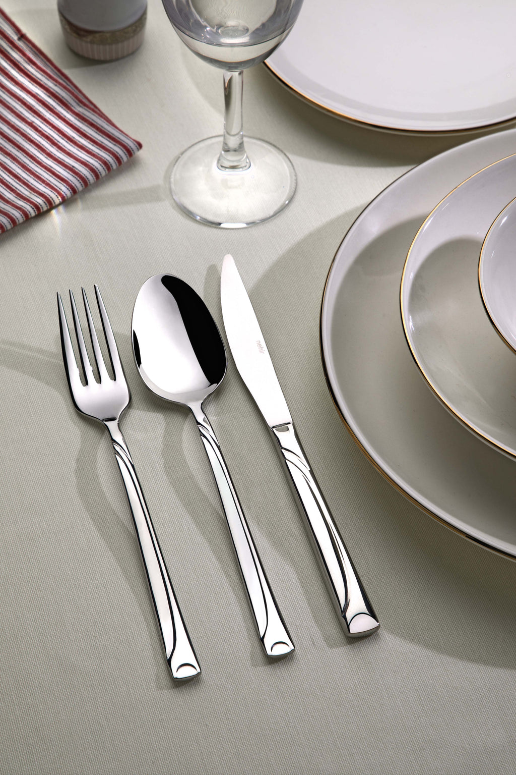 FIESTA MIRROR FINISH - 89 PIECE - 12 PERSON - BOXED CUTLERY SET