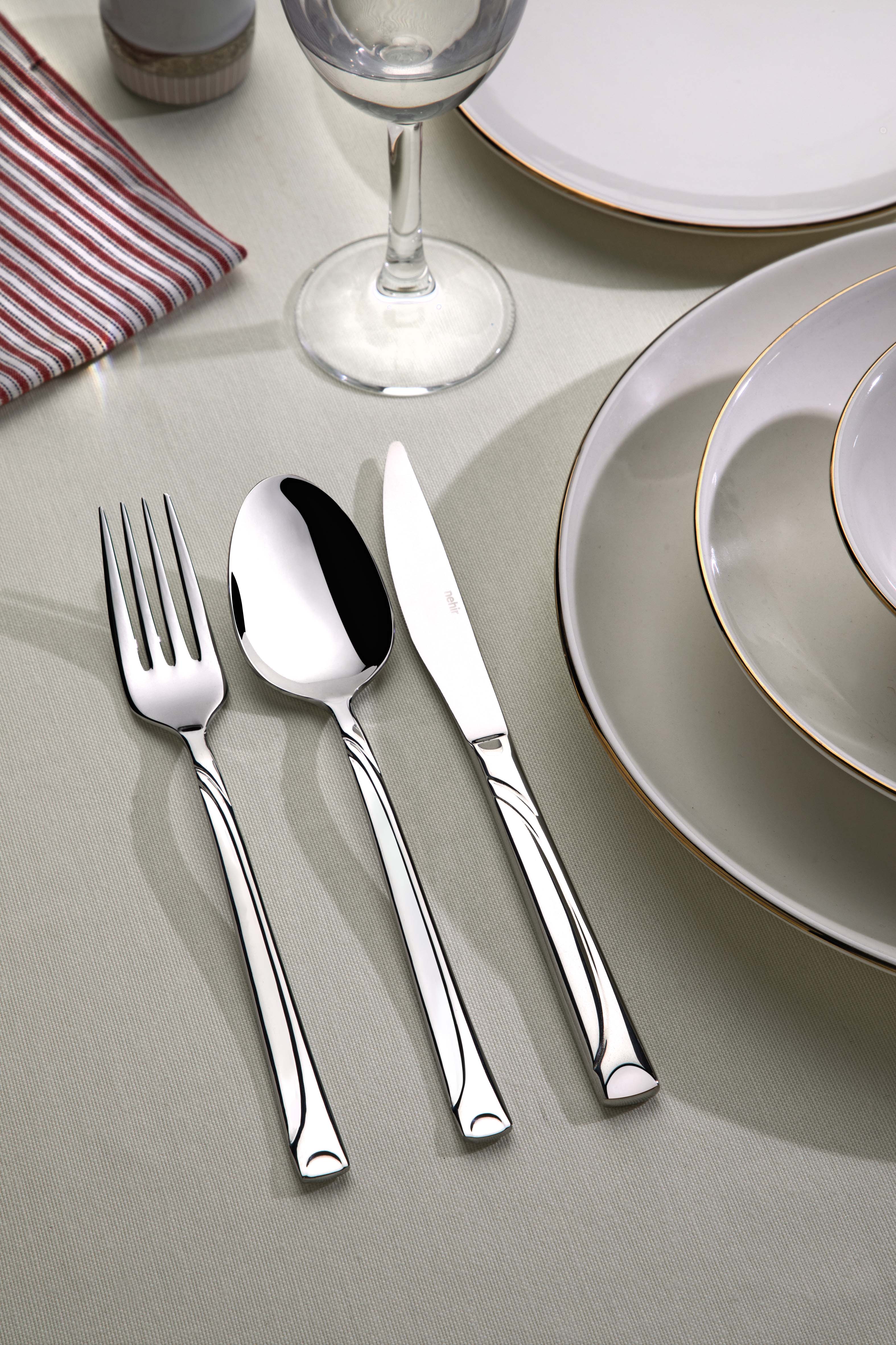 FIESTA MIRROR FINISH - 89 PIECE - 12 PERSON - BOXED CUTLERY SET